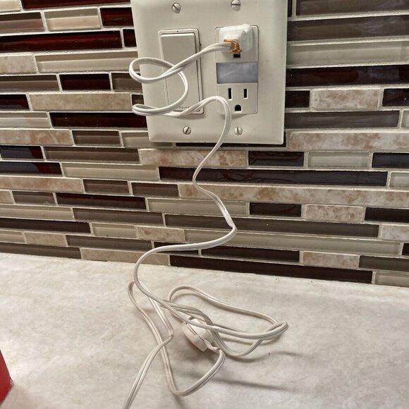 Christmas Village Hotel Barber Shopl Lighted Hand Painted House Porcelain Caldor - Picture 14 of 14